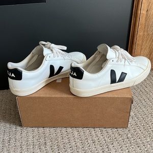 Veja | sneakers size 7US/38EUR